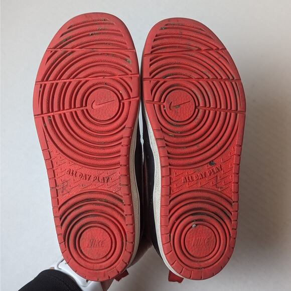 Nike Court Borough Low 2 Leather Sneakers Size 13.5C Black Red Shoes BQ5451-007 - Picture 7 of 8